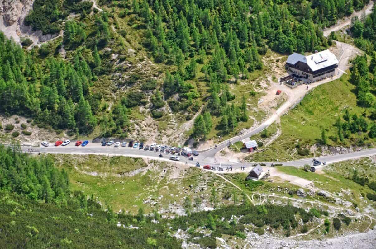 Die Straße über den Vršič wird wieder eröffnet, die Renovierung wird im Herbst 2025 fortgesetzt